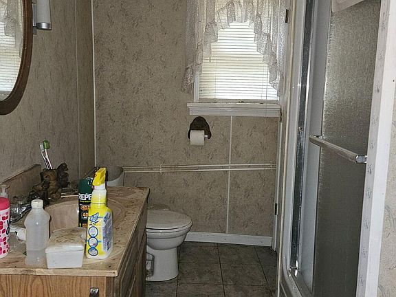 4th image of 512 Meridian Rd