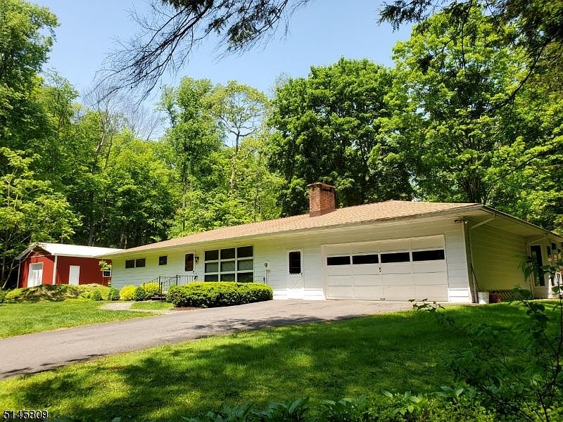 1st image of 6 Queen Ann Dr