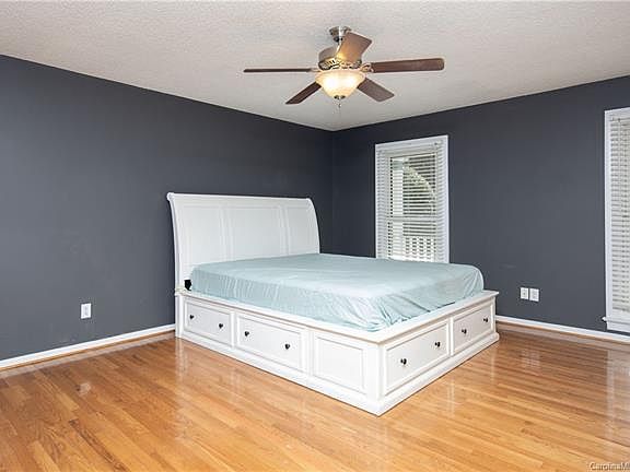 4th image of 2822 Chapman Cir