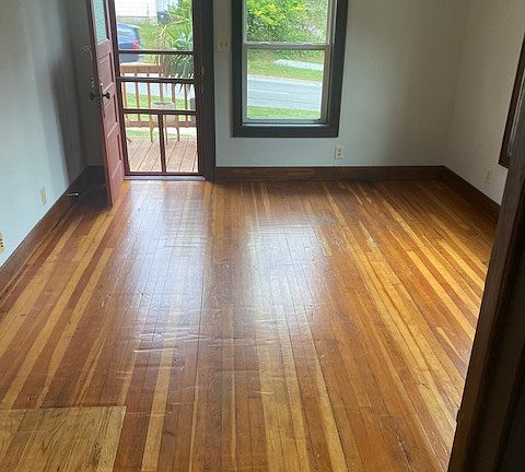 5th image of 519 N Governor St