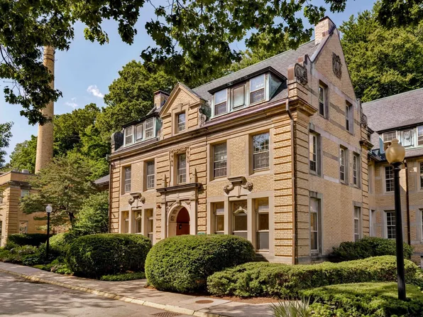 65 Glen Rd APT H4, Brookline, MA 02445