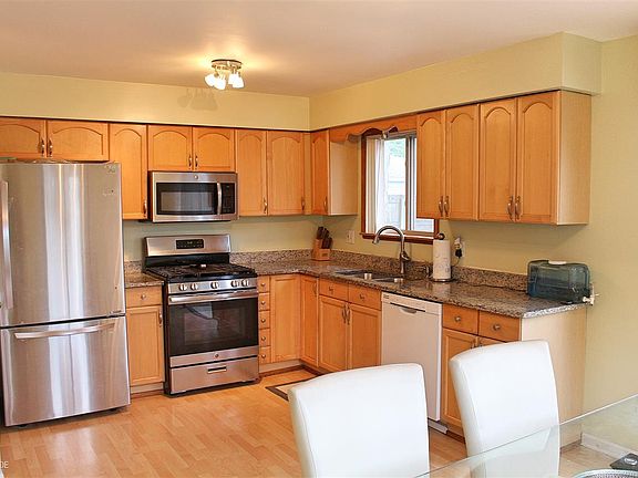 5th image of 41329 Wessel Dr