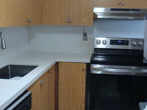 5th image of 75 Emmett Ave #503