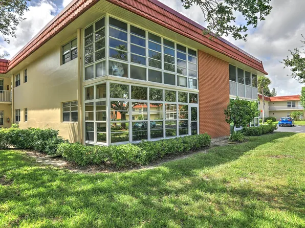 46 WOODLAND Drive #106, Vero Beach, FL 32962