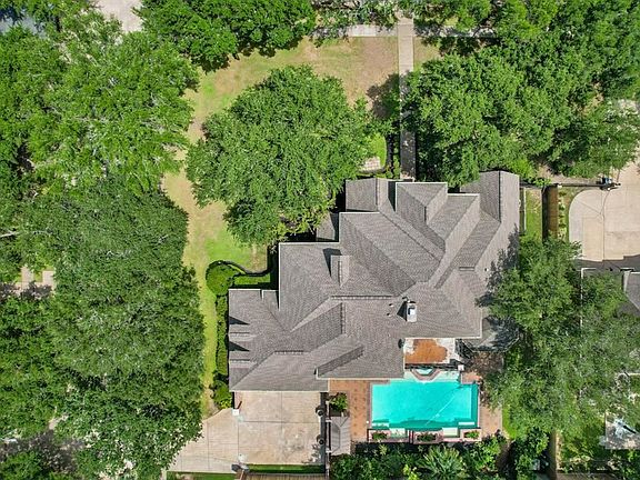 2nd image of 1610 Windsor Park Dr