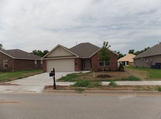 2012 N Wakefield St, Siloam Springs, AR 72761