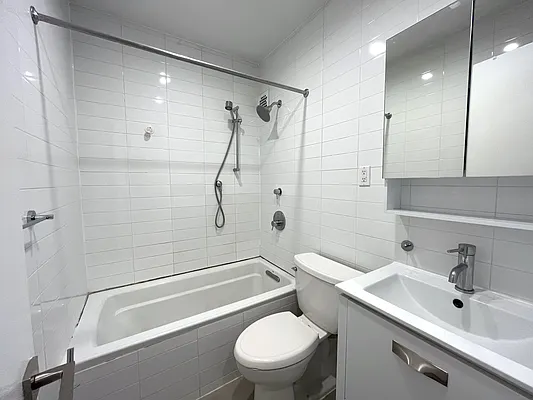 Rented by Akam Sales and Brokerage | media 20