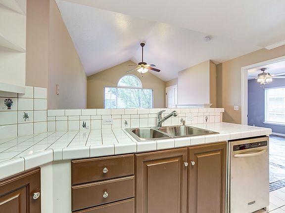 5th image of 44 N Garden Park Dr Unit 6