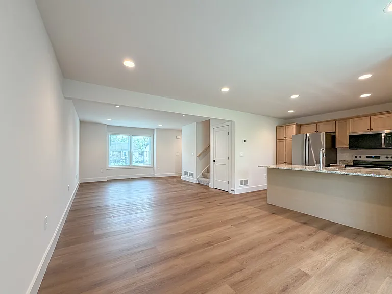 271 Locust St — Photo 9