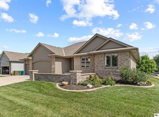 17219 S Creek Cir, Omaha, NE 68136