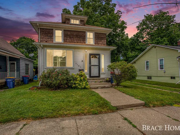 1167 3rd St NW, Grand Rapids, MI 49504