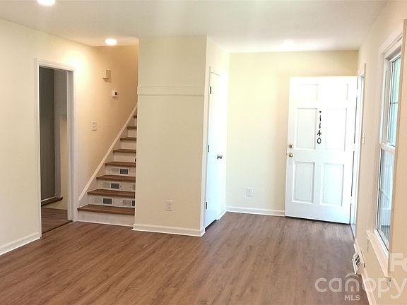 4th image of 1140 Fieldstone Rd
