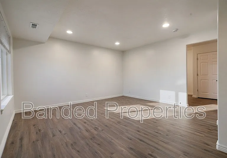 325 E Mill St S #3 — Photo 1