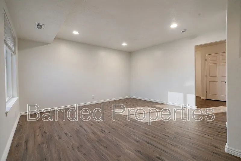 325 E Mill St S #3