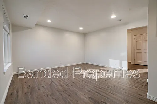 325 E Mill St S #3 Photo 1 325 E Mill St S #3 Photo 1