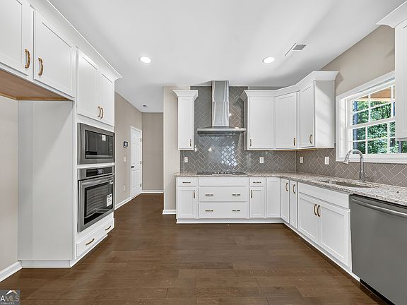 3rd image of 38 Oak Ridge Dr #26
