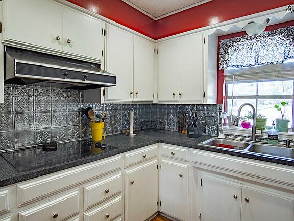 5th image of 207 S Greenway St