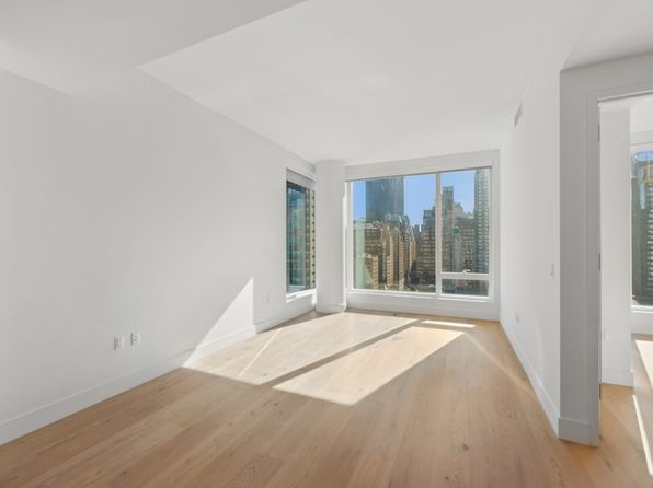 312 W 43rd St #18B