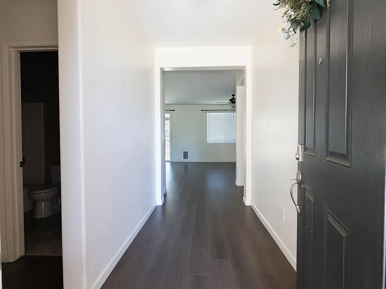 1604 Sidonia St — Photo 3