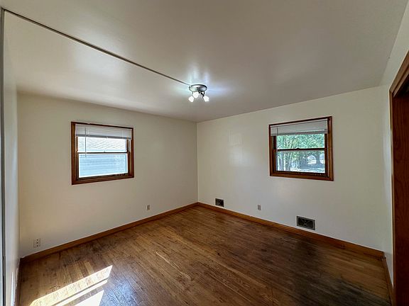 5th image of 3208 E Ave