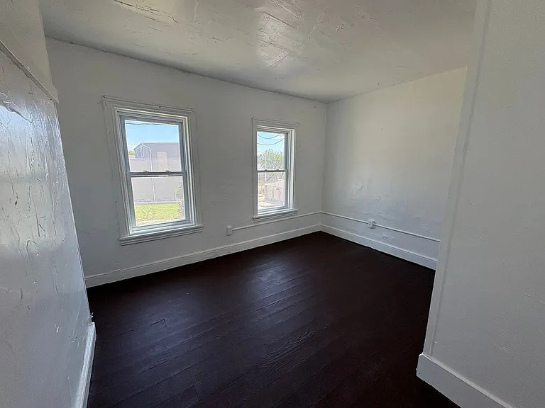 219 S Hartley St — Photo 9