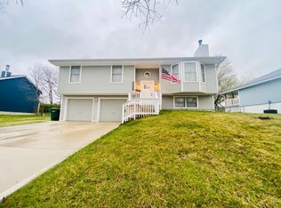 4509 Parkway Dr, Leavenworth, KS 66048