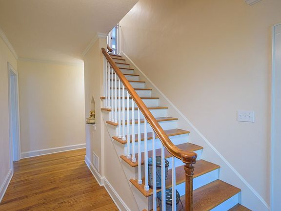 3rd image of 1540 Oak Park Dr