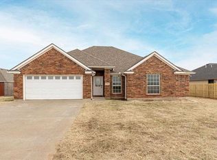 104 Wheat Ridge Ave, Geronimo, OK 73543
