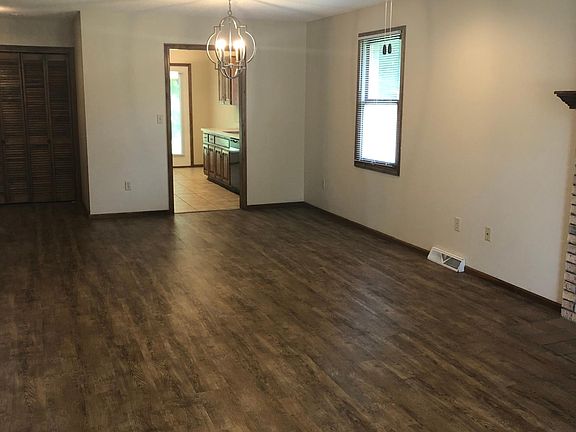 2nd image of 3812 Stonebridge Dr
