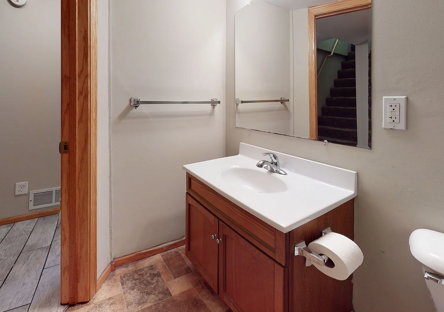 Affordable 5-Bedroom House / Close to U of M Campus — Photo 4