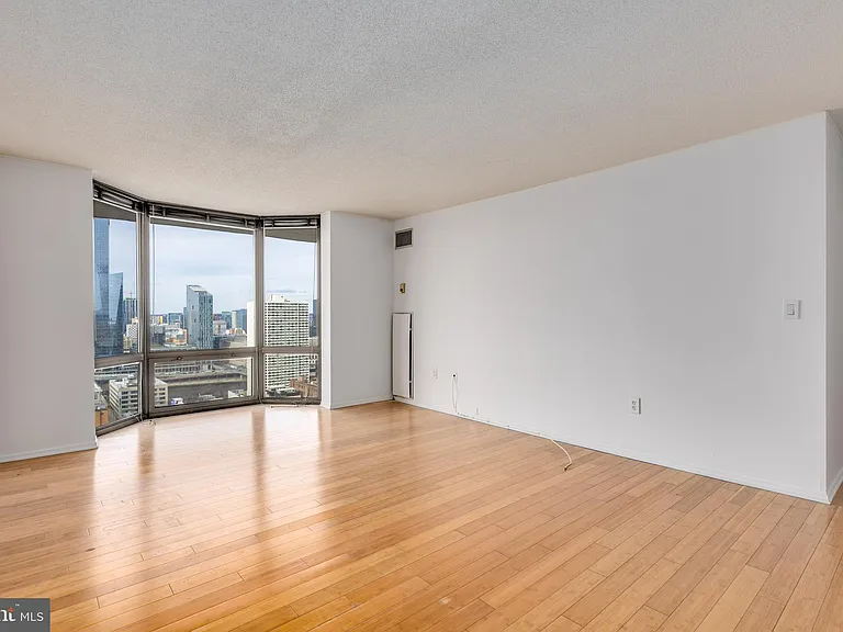 2020 Walnut St #29J — Photo 3