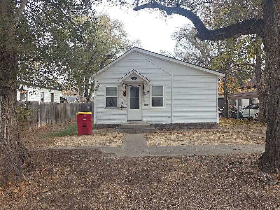1st image of 702 S 9th St