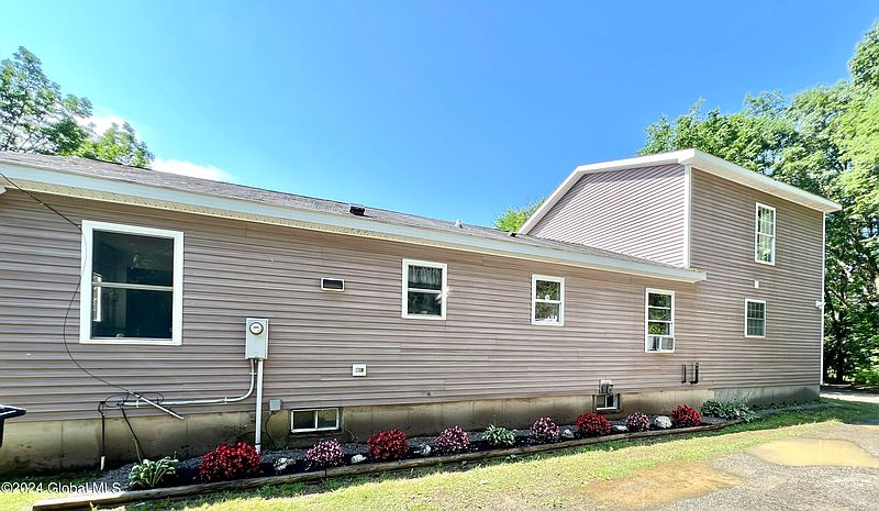 2nd image of 160 Mountain View Way