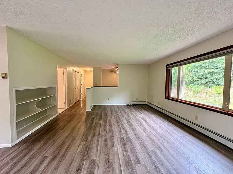 1309 Overhill Dr — Photo 4