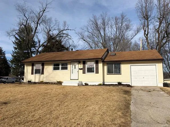 449 Macdougall Dr, Saint Louis, MO 63137