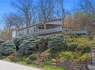 151 Lakeshore Dr S, Lenexa, KS 66217