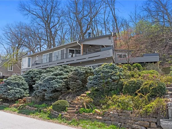 151 Lakeshore Dr S, Lenexa, KS 66217