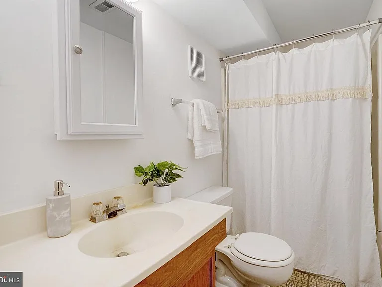 7015 Stanford Dr — Photo 22