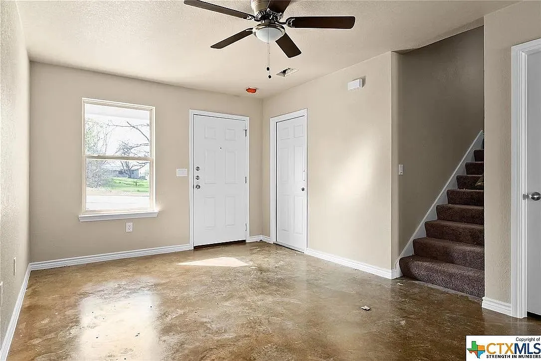 504 Raymond St — Photo 3