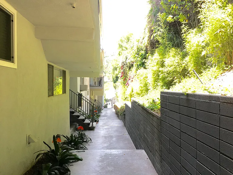 1920 Hillcrest Rd #8A — Photo 7