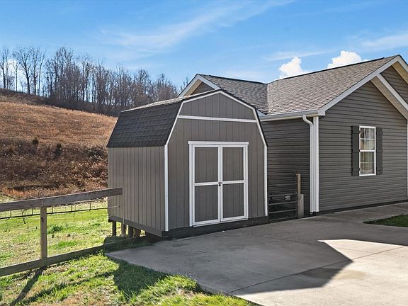 3rd image of 400 Hubbs Grove Rd