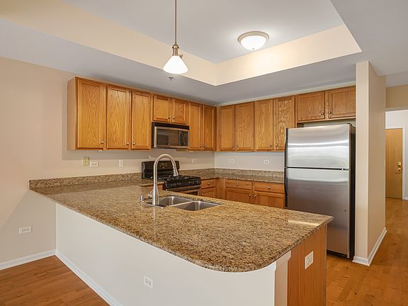 2nd image of 6400 N Northwest Hwy APT 303