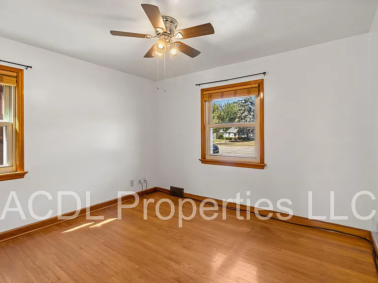 8215 W Burleigh St — Photo 6