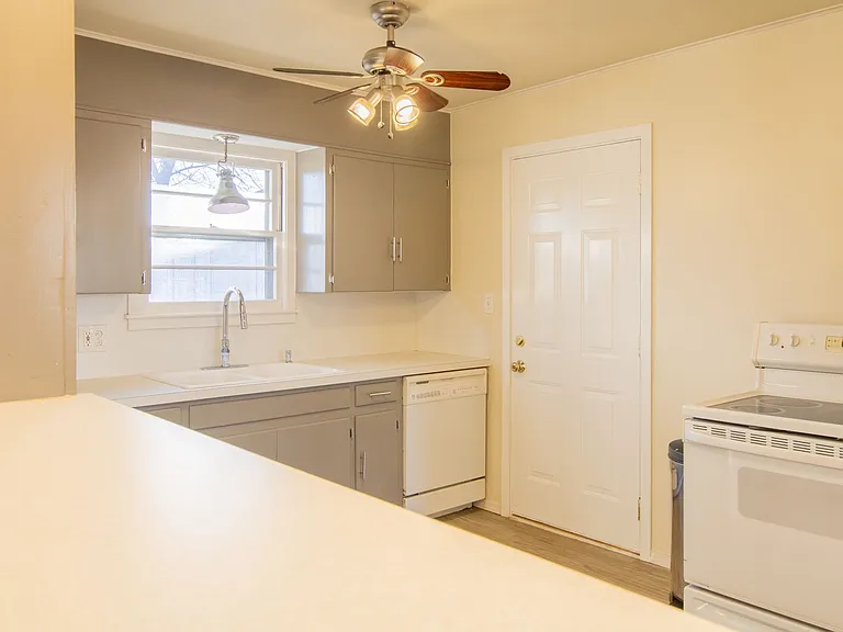 2730 W Country Club Dr — Photo 7