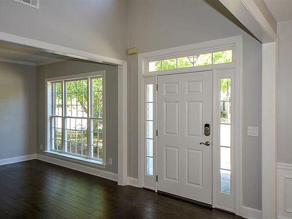 5th image of 1118 Drewsbury Ct SE