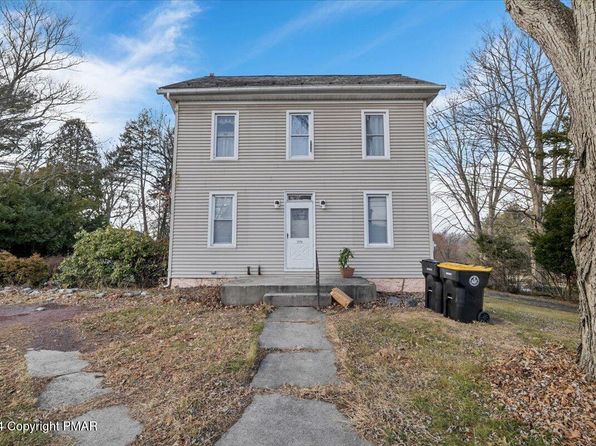 2976 N Delaware Dr, Mount Bethel, PA 18343