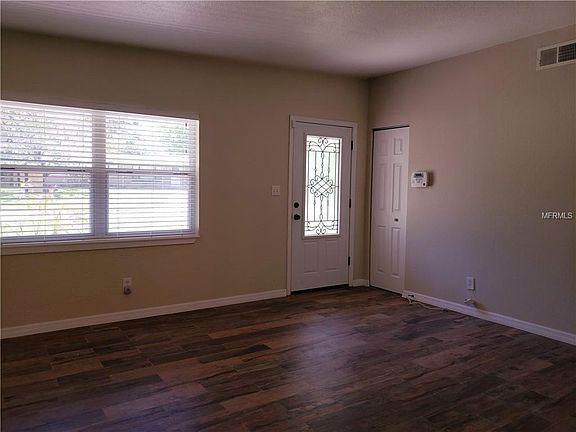 3rd image of 404 Satsuma Dr