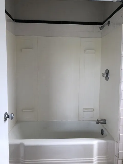 Studio, $875 — Photo 2