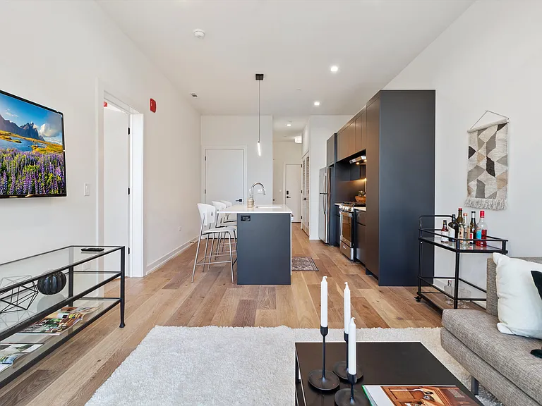 4513 N Clark St #505 — Photo 5