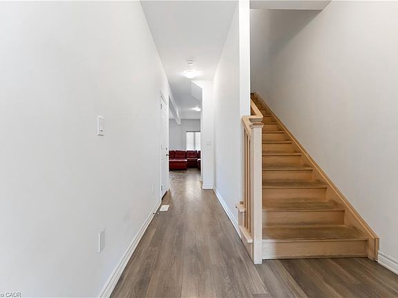 3rd image of 35 Lincoln Dr